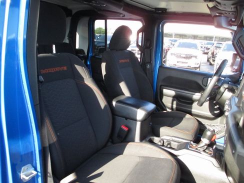 Used 2023 Jeep Gladiator Mojave w/ Cold Weather Group image 20