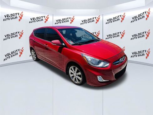 Used 2013 Hyundai Accent SE FWD image 1