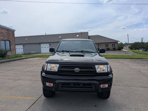 Used 2000 Toyota 4Runner SR5 AWD/4WD image 2