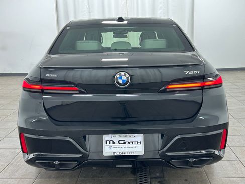 Used 2023 BMW 760i xDrive image 4