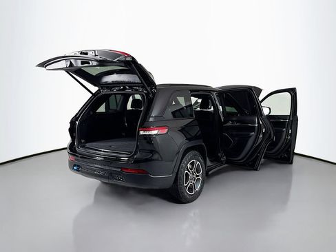 Used 2022 Jeep Grand Cherokee Trailhawk w/ Advanced Protech Group II AWD/4WD image 27