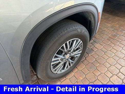 Used 2024 Chevrolet Traverse LT image 23