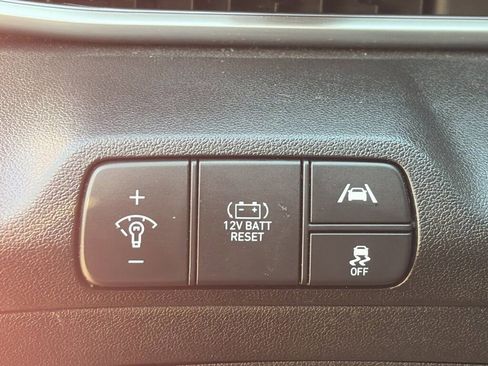 Used 2023 Hyundai Elantra Limited image 21