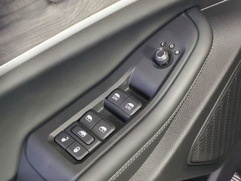 New 2025 Jeep Grand Cherokee Limited image 11