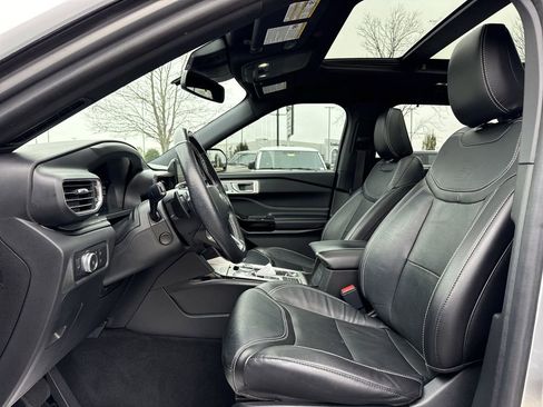 Used 2022 Ford Explorer ST w/ Equipment Group 401A image 11