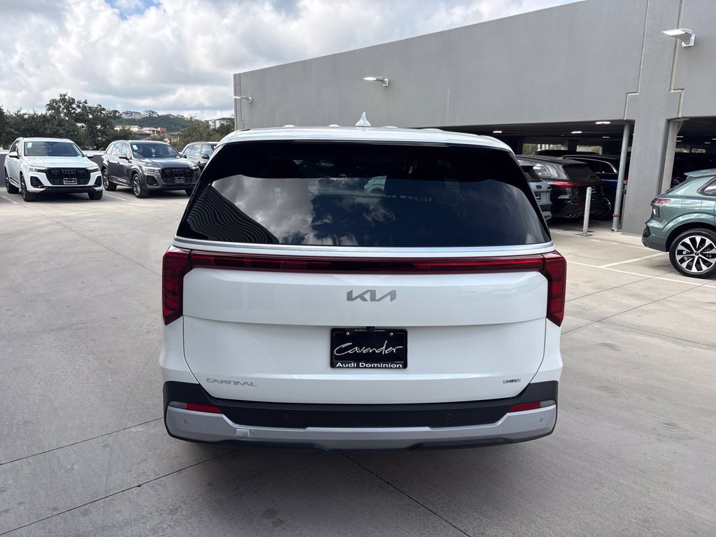 Used 2026 Kia Carnival LXS FWD image 8