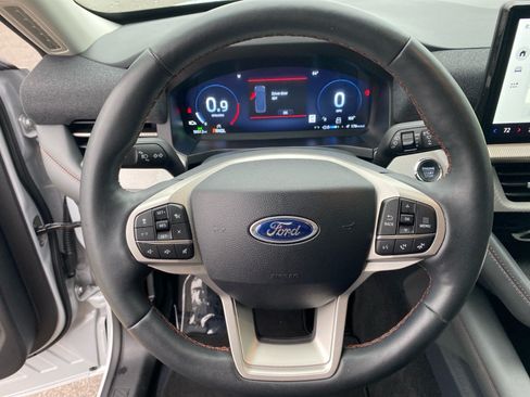 Used 2025 Ford Explorer Active w/ Active Comfort Package AWD/4WD image 11