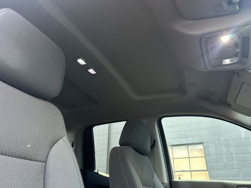 Used 2019 Chevrolet Silverado 1500 Custom Trail Boss w/ Custom Convenience Package image 19