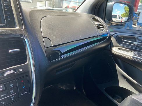 Used 2015 Chrysler Town & Country S w/ Driver Convenience Group FWD image 16