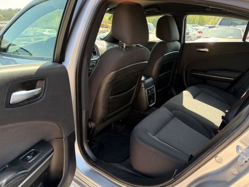Used 2017 Dodge Charger SE w/ Popular Equipment Group image 6