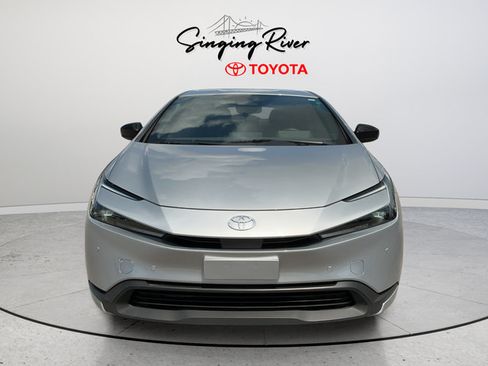 Used 2024 Toyota Prius FWD image 2
