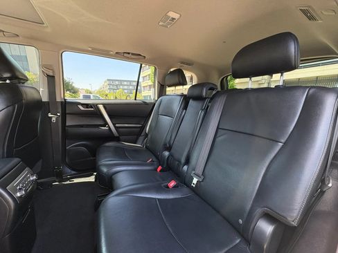 Used 2012 Toyota Highlander SE FWD image 14