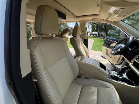 Used 2016 Toyota Highlander Limited FWD image 29