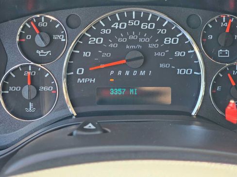 Used 2025 Chevrolet Express 2500 w/ Driver Convenience Package RWD image 27