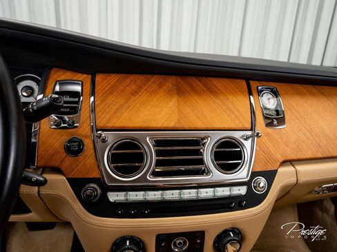 Used 2015 Rolls-Royce Wraith RWD image 31