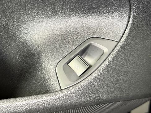 Used 2018 Volkswagen Passat 2.0T SE image 18