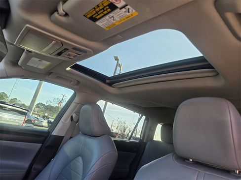 Used 2022 Toyota Highlander XLE image 5