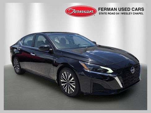 Used 2024 Nissan Altima 2.5 SV w/ SV Premium Package FWD image 1