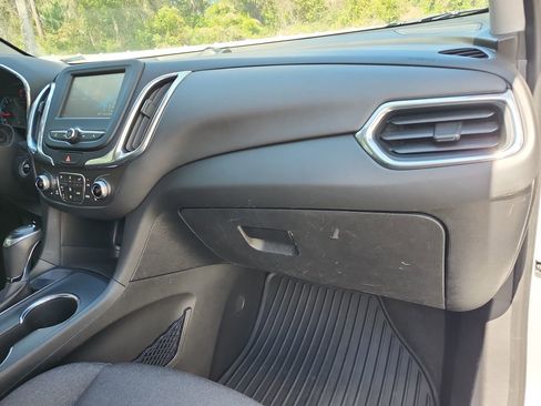 Used 2018 Chevrolet Equinox LT image 19