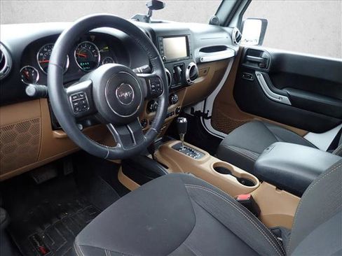 Used 2014 Jeep Wrangler Sahara w/ Connectivity Group AWD/4WD image 9