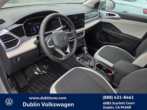 New 2025 Volkswagen Taos SE image 9