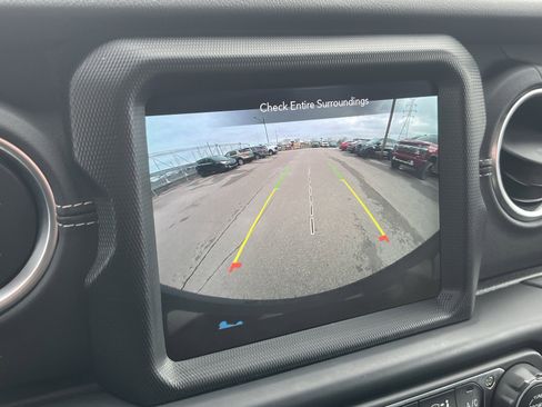 Used 2022 Jeep Wrangler Unlimited Sahara w/ Cold Weather Group image 24