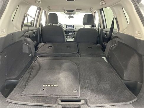 Used 2024 Nissan Rogue SV FWD image 25