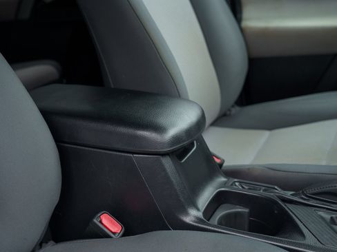 Used 2015 Toyota RAV4 LE FWD image 11