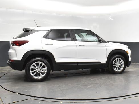 Used 2025 Chevrolet TrailBlazer LS w/ LS Convenience Package FWD image 8