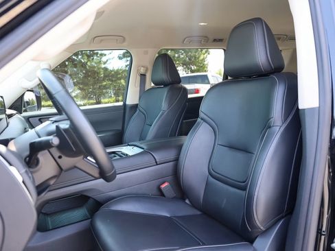 Used 2025 Nissan Armada SV AWD/4WD image 28