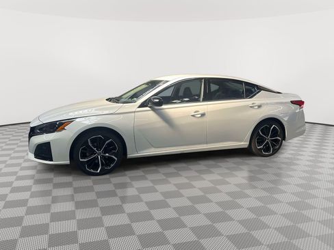 Certified 2024 Nissan Altima 2.5 SR FWD image 6