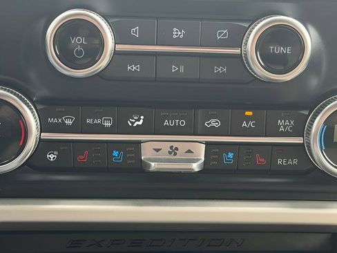 Used 2024 Ford Expedition Max Limited image 21