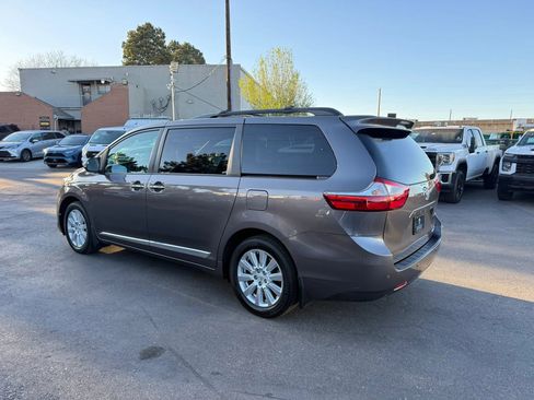Used 2017 Toyota Sienna XLE Premium w/ Protection Package image 4