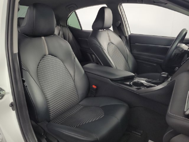 Used 2020 Toyota Camry SE FWD image 15