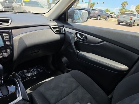 Used 2016 Nissan Rogue SV w/ SV Premium Package FWD image 11