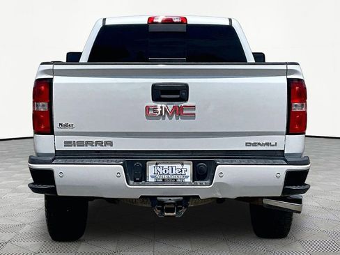 Used 2018 GMC Sierra 2500 Denali w/ Duramax Plus Package AWD/4WD image 4