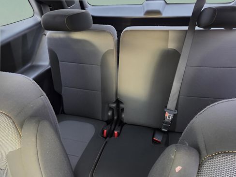 Used 2021 Chevrolet Traverse LT image 13