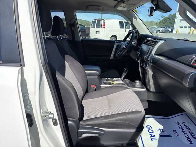 Used 2022 Toyota 4Runner SR5 AWD/4WD image 29