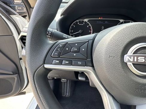 Used 2025 Nissan Altima 2.5 SV FWD image 27