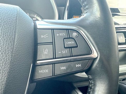 Used 2021 Toyota Highlander XLE image 49