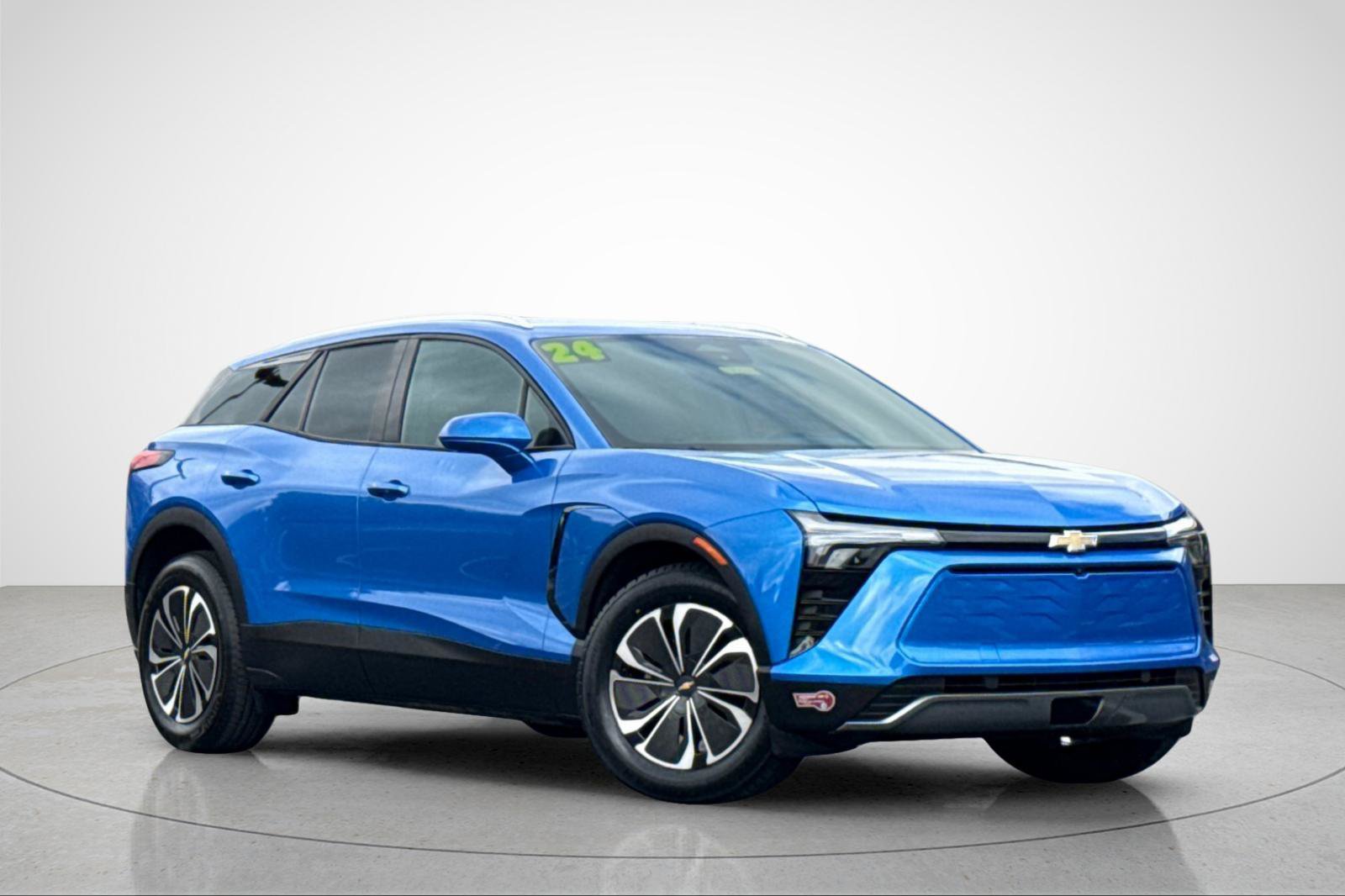 Used 2024 Chevrolet Blazer EV LT AWD/4WD image 2