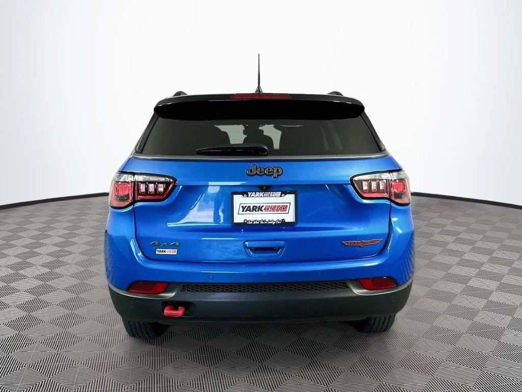 Used 2022 Jeep Compass Trailhawk AWD/4WD image 9