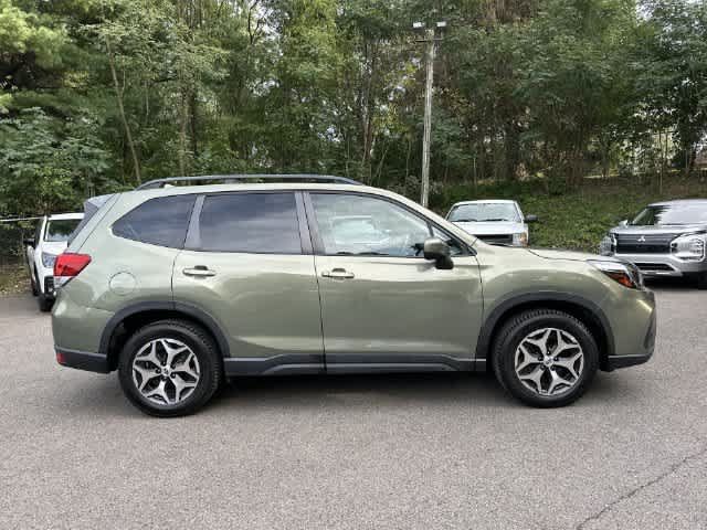 Used 2019 Subaru Forester Premium AWD/4WD image 3
