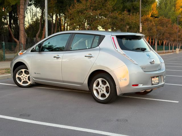 Used 2015 Nissan Leaf SV w/ Premium Package FWD image 10