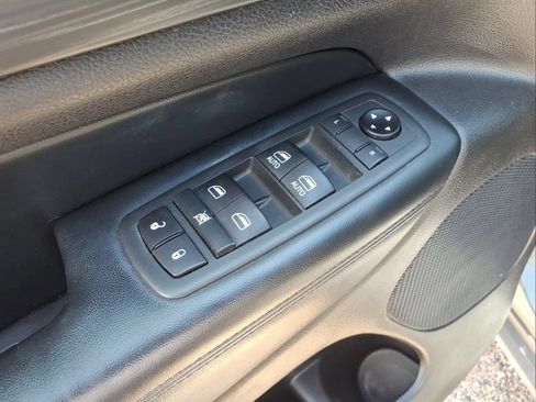 Used 2020 Jeep Grand Cherokee Altitude RWD image 12