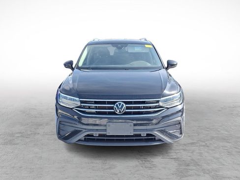 Used 2023 Volkswagen Tiguan SE image 2