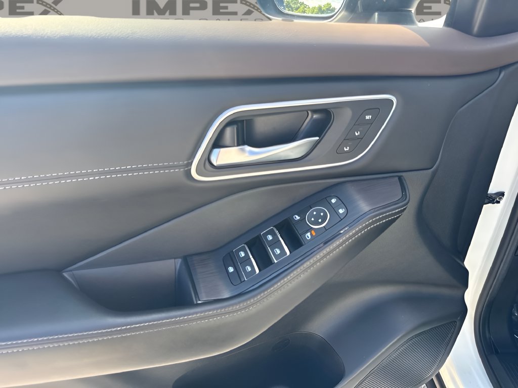 Used 2023 Nissan Rogue Platinum w/ Platinum Premium Package AWD/4WD image 23