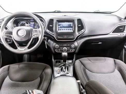 Used 2020 Jeep Cherokee Latitude FWD image 18