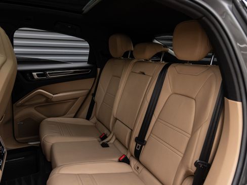 Certified 2022 Porsche Cayenne Coupe AWD/4WD image 27