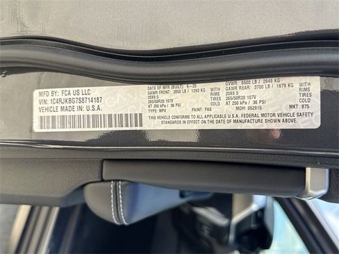 New 2025 Jeep Grand Cherokee L Limited w/ Luxury Tech Group II image 18